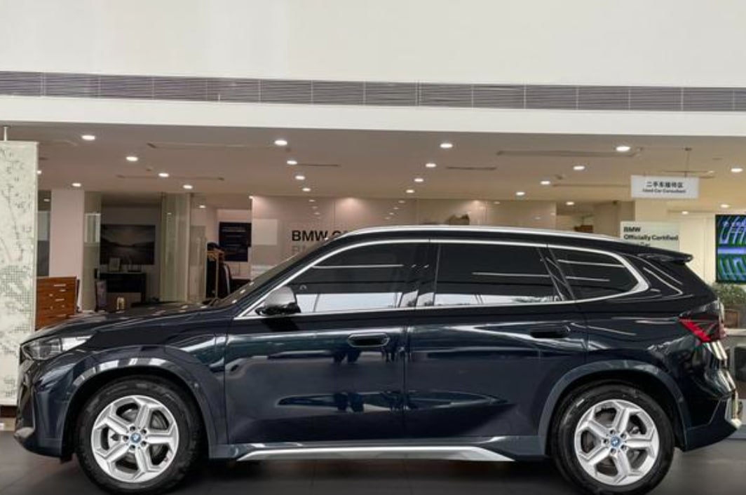  iX1 eDrive25L X Design Package