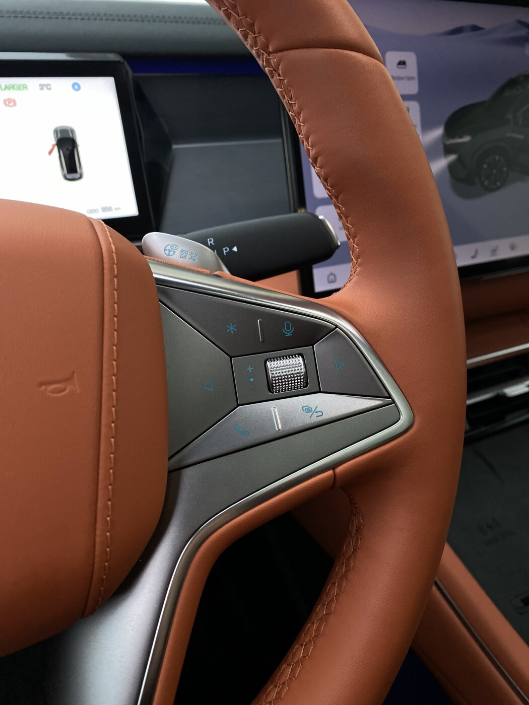 byd-tang-l-new-nalichie-18