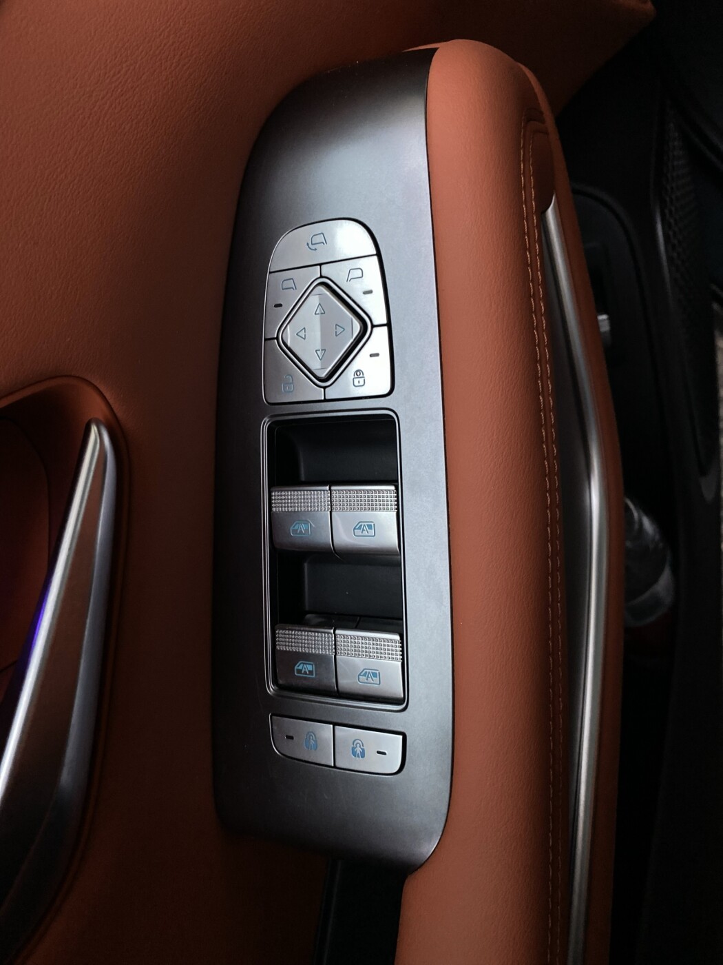 byd-tang-l-new-nalichie-20